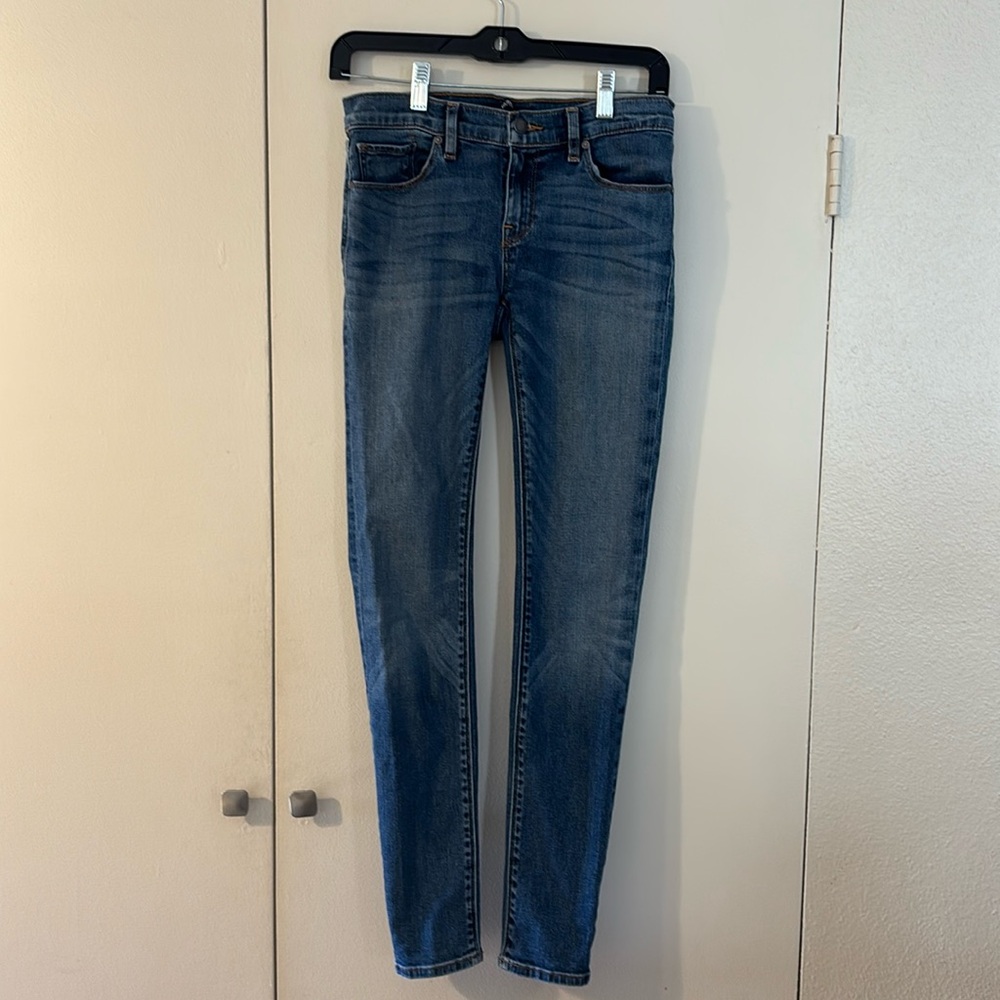 Like new Hudson jeans, size 26 low rise with stretch- “Krista Super Skinny”